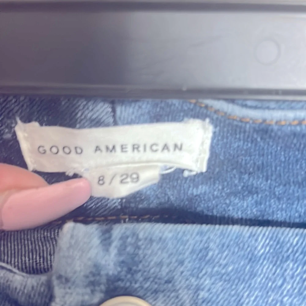 Good American Distressed Skinny Jeans. - Picture 2 of 3